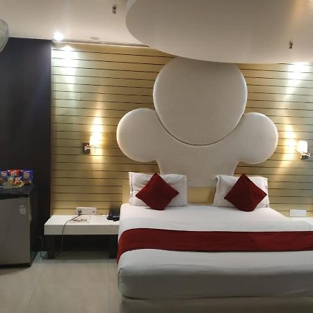 Hotel D'Grand Bareilly Bagian luar foto