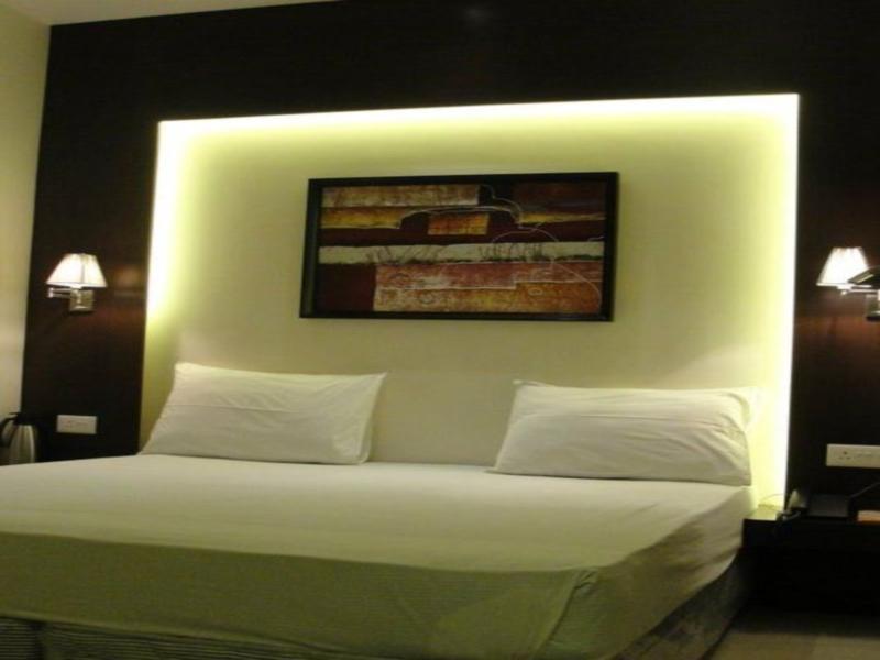 Hotel D'Grand Bareilly Bagian luar foto