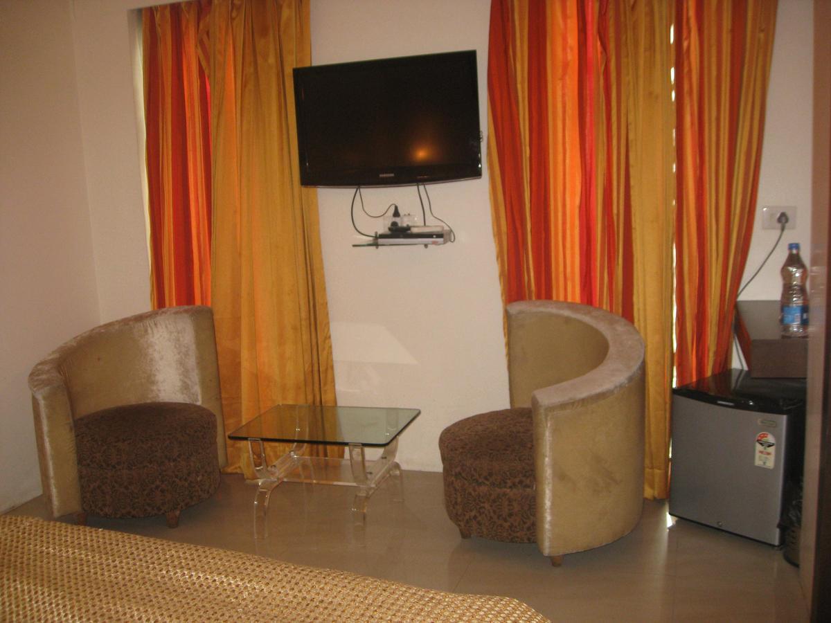 Hotel D'Grand Bareilly Bagian luar foto
