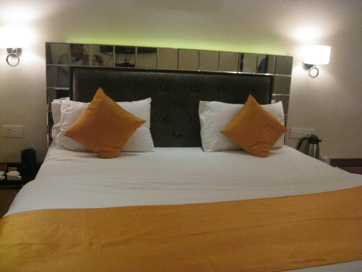 Hotel D'Grand Bareilly Bagian luar foto