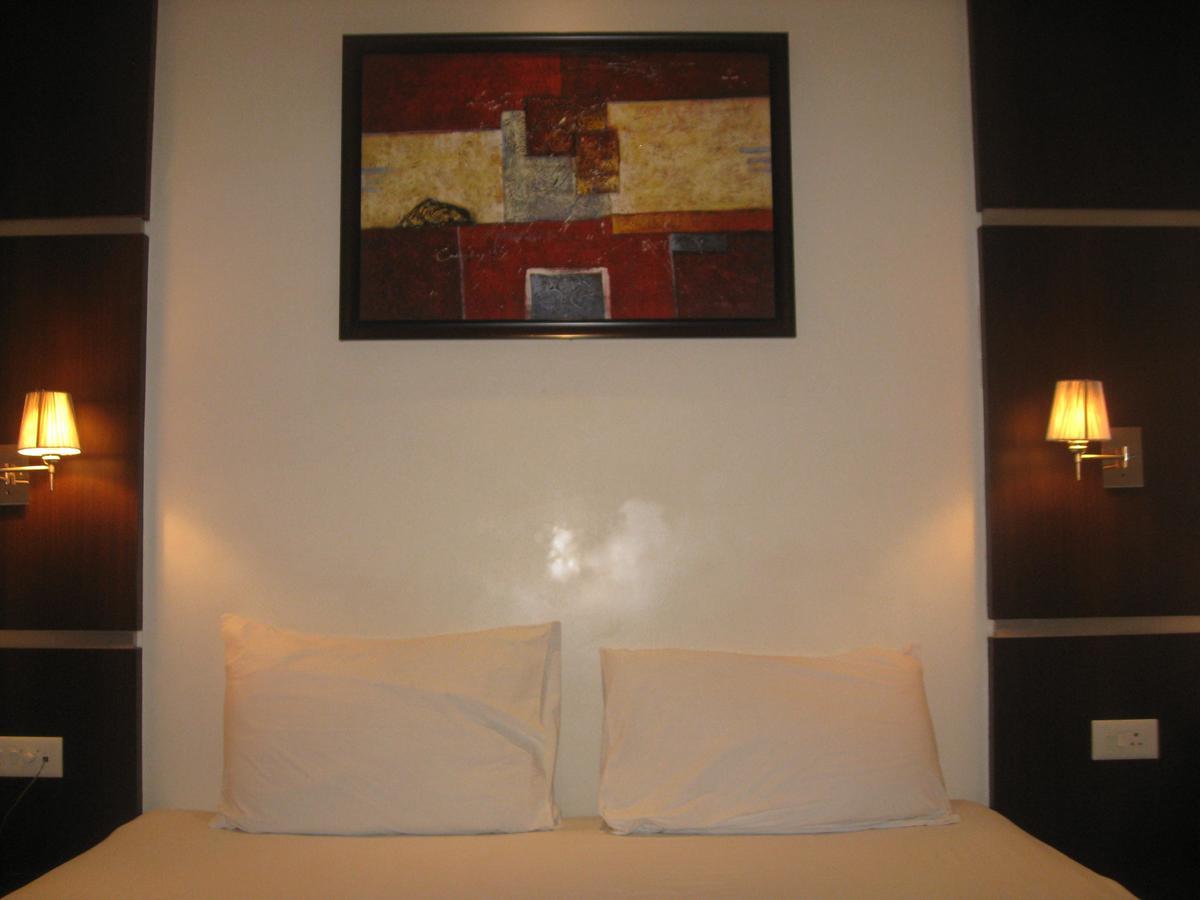 Hotel D'Grand Bareilly Bagian luar foto