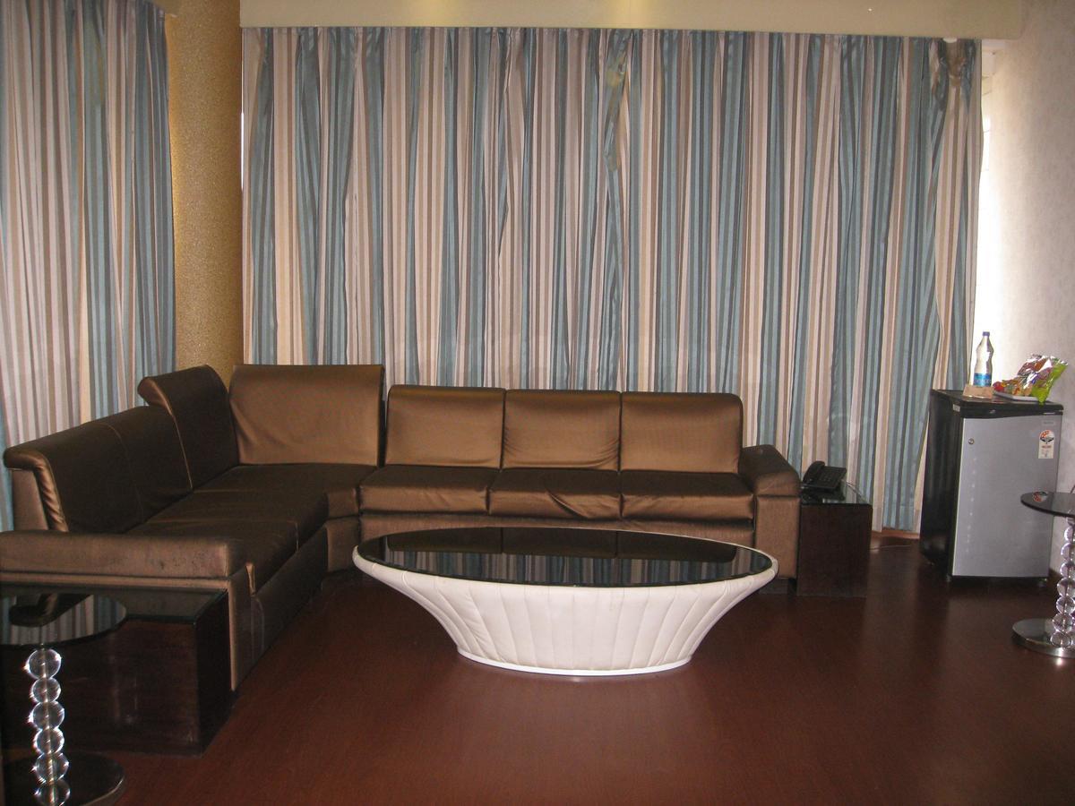Hotel D'Grand Bareilly Bagian luar foto