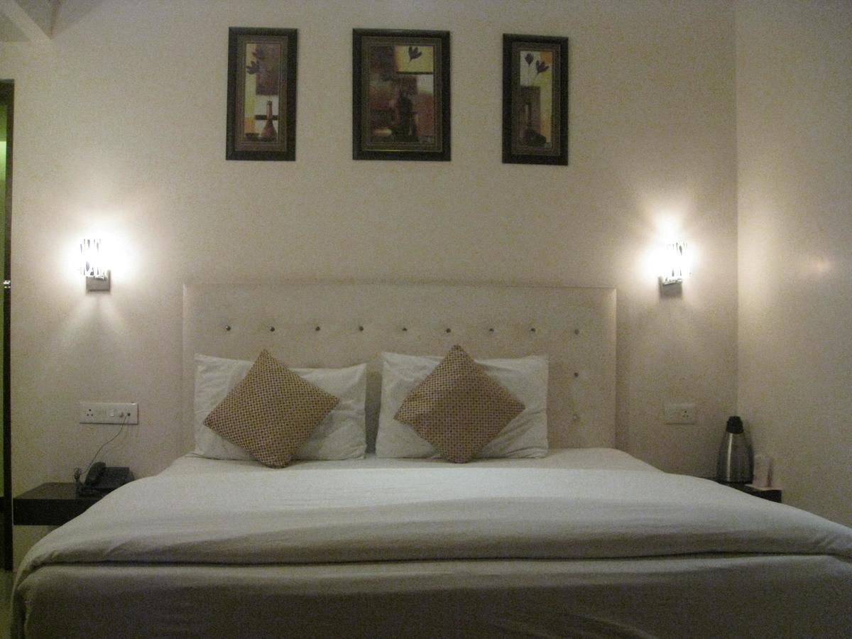 Hotel D'Grand Bareilly Bagian luar foto