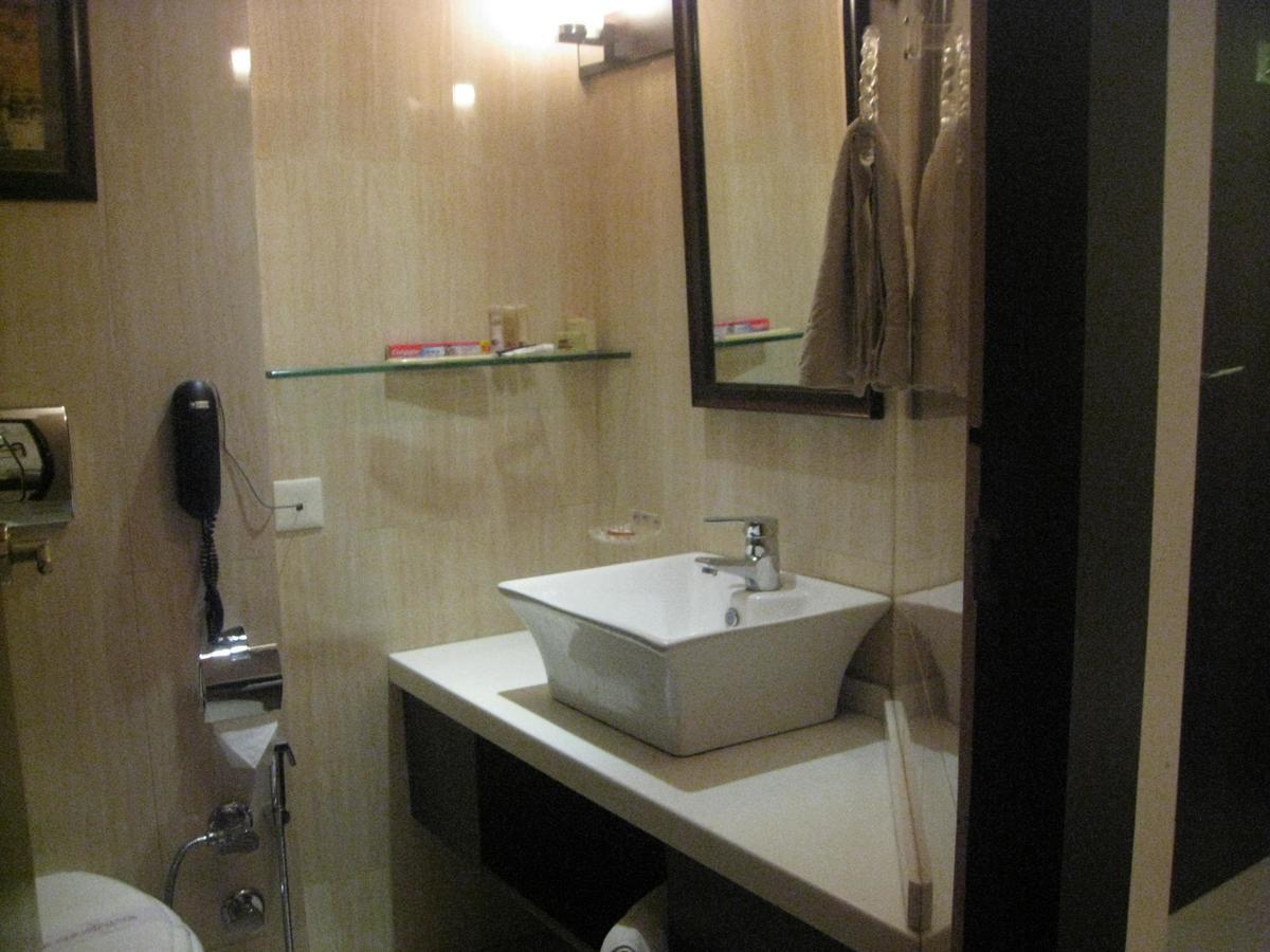 Hotel D'Grand Bareilly Bagian luar foto