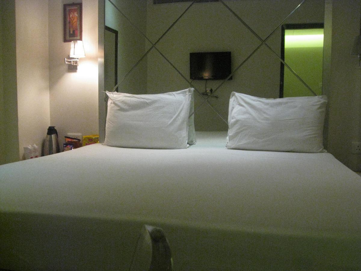 Hotel D'Grand Bareilly Bagian luar foto