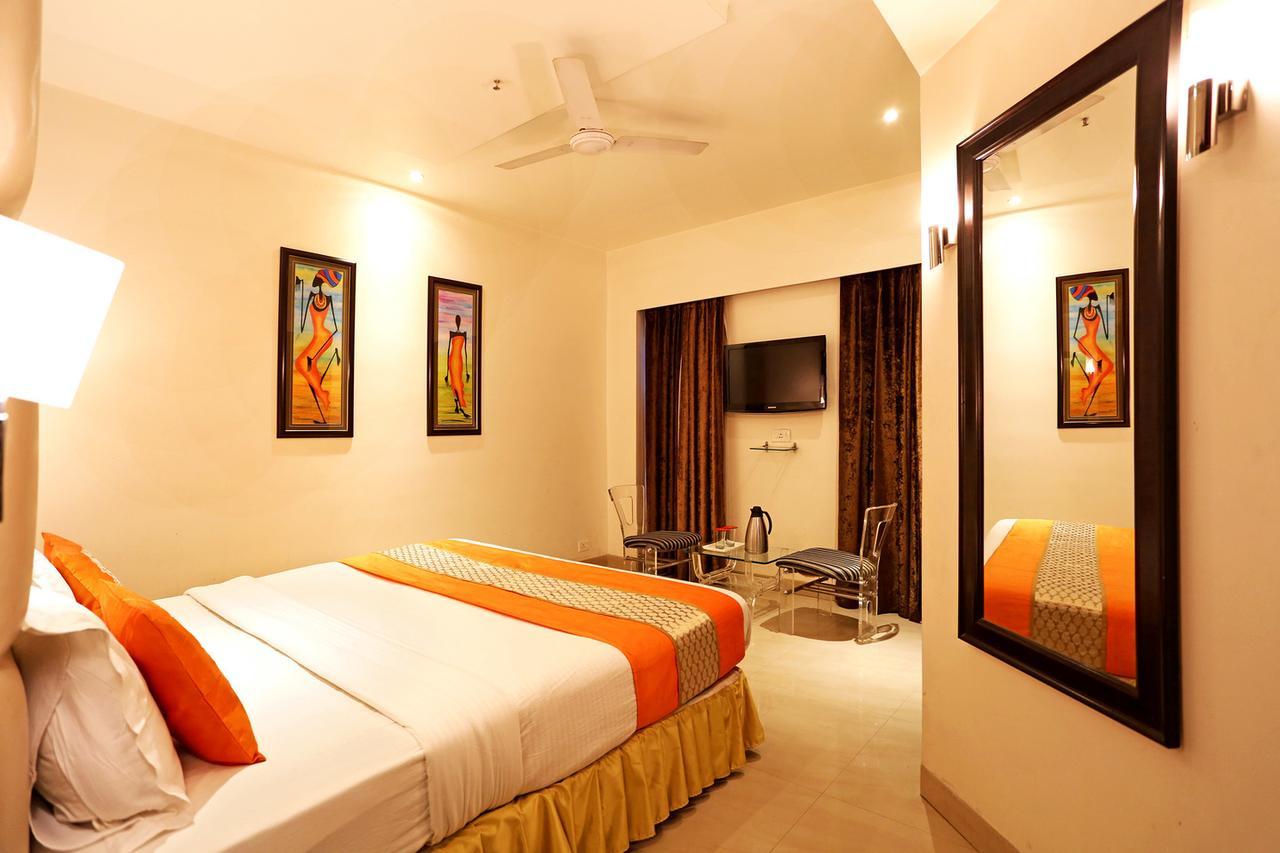 Hotel D'Grand Bareilly Bagian luar foto