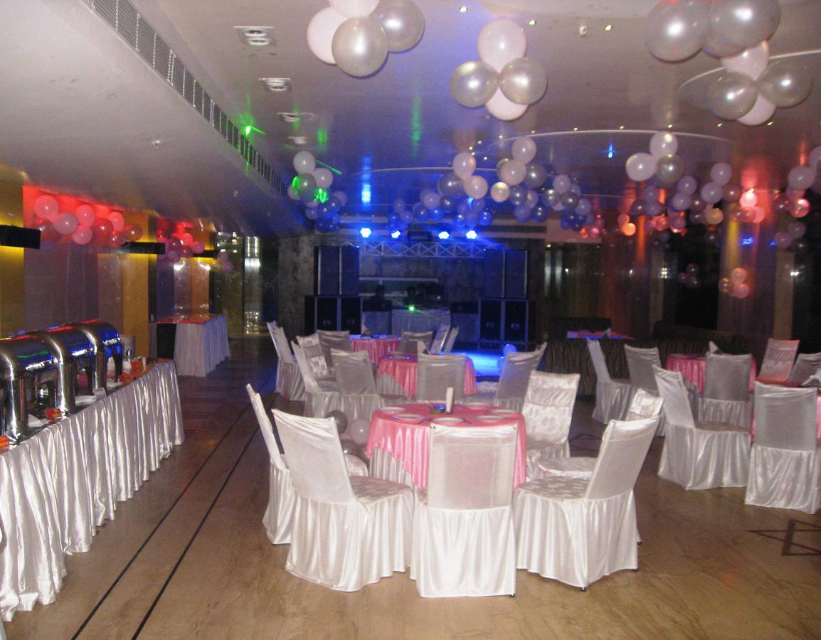 Hotel D'Grand Bareilly Bagian luar foto