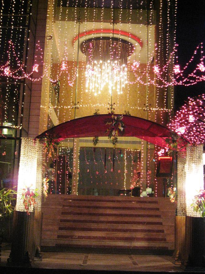 Hotel D'Grand Bareilly Bagian luar foto